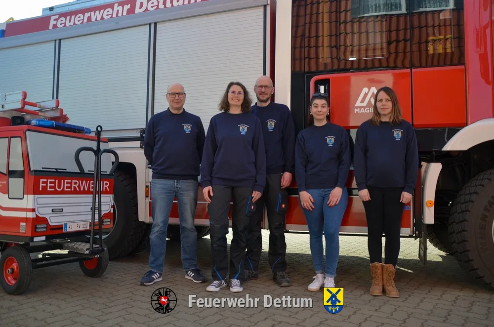 Die Betreuer der Kinderfeuerwehr in der freiwilligen Feuerwehr Dettum